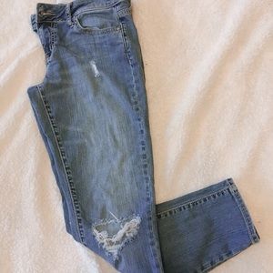 Jeans with holes
